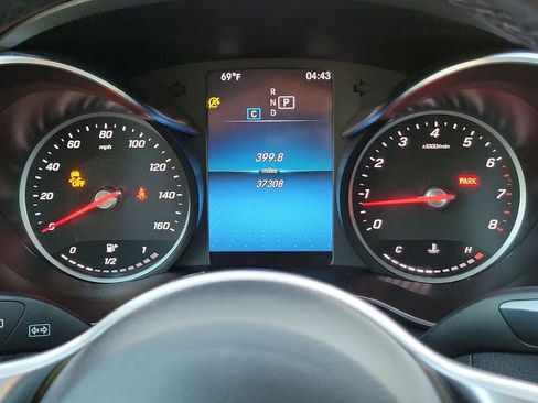 Used 2021 Mercedes-Benz GLC 300 w/ Premium Package image 30