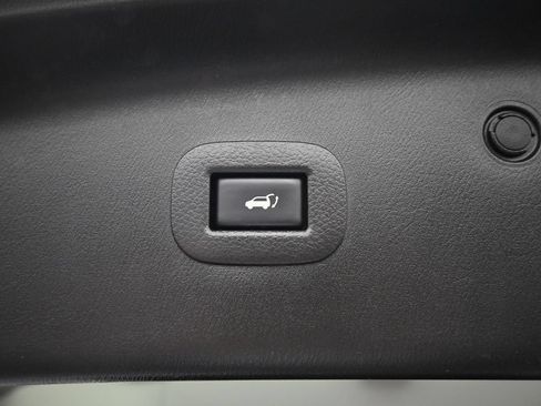 Used 2019 Nissan Armada Platinum RWD image 32