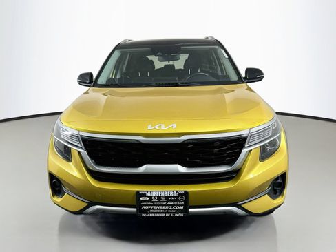 Used 2023 Kia Seltos S w/ Navigation Package FWD image 2