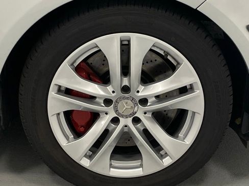 Used 2010 Mercedes-Benz E 550 4MATIC Sedan w/ Premium 2 Pkg image 8