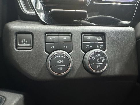 Used 2023 Chevrolet Silverado 1500 High Country w/ High Country Premium Package AWD/4WD image 25