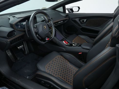 Used 2024 Lamborghini Huracan EVO image 23