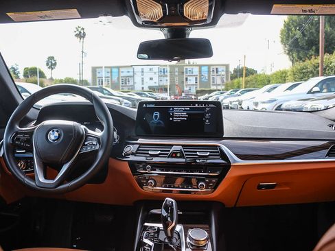 Certified 2023 BMW 530e w/ Convenience Package image 12