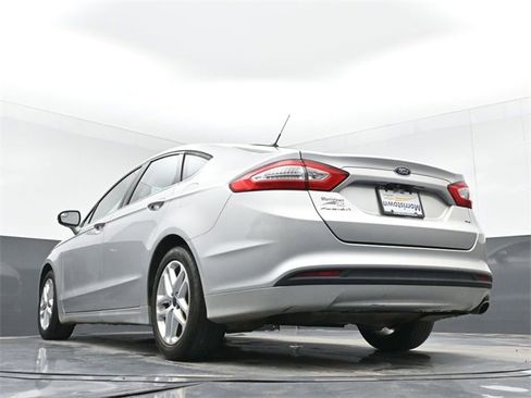 Used 2016 Ford Fusion SE image 47