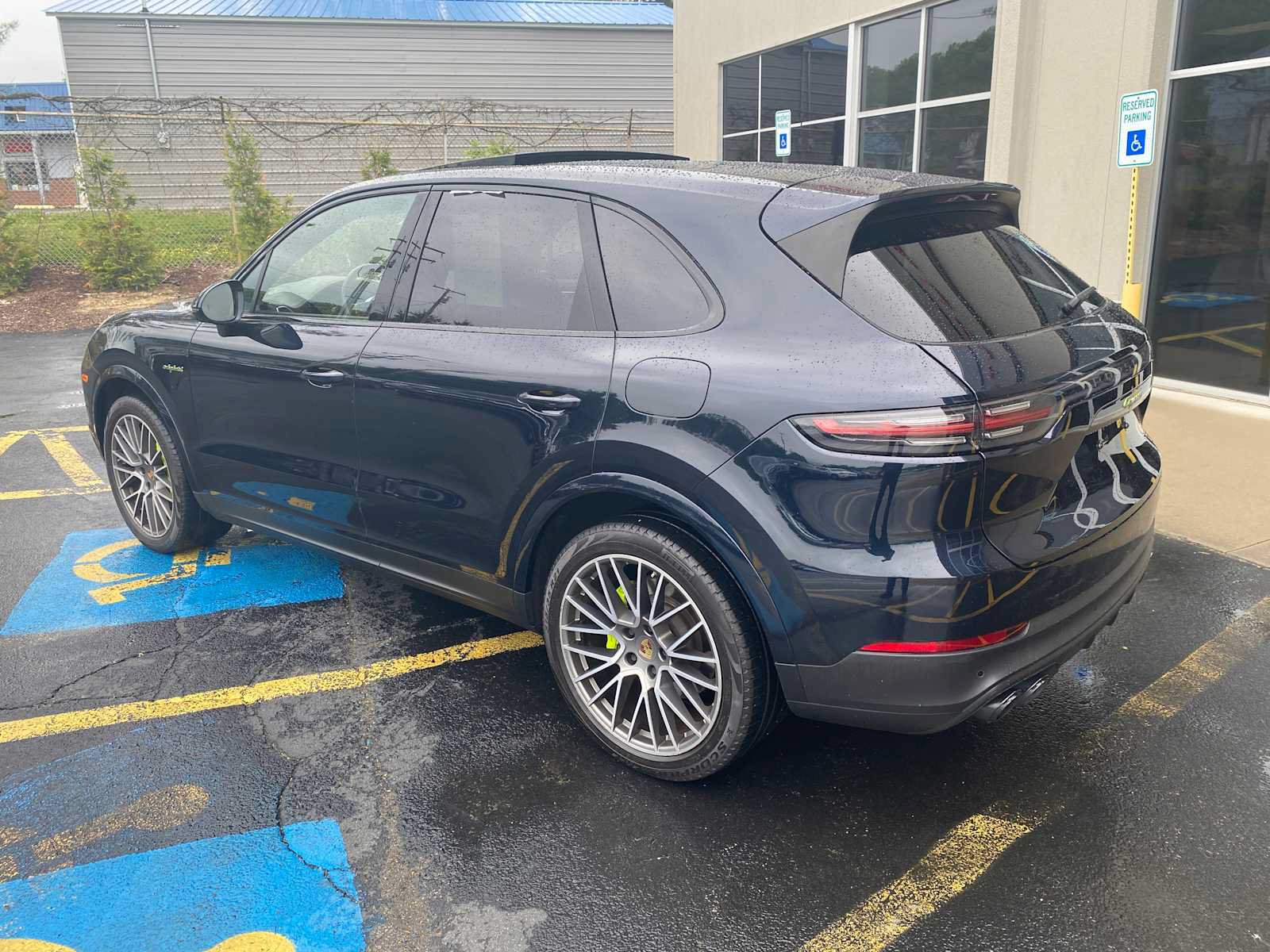 Used 2023 Porsche Cayenne Platinum Edition AWD/4WD image 3