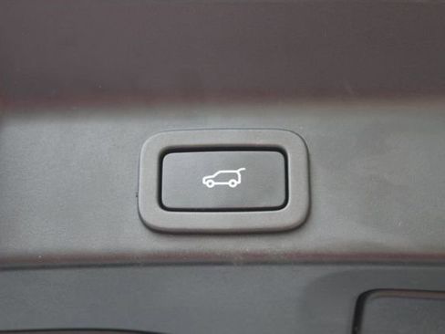 Used 2020 Jaguar F-PACE S image 25