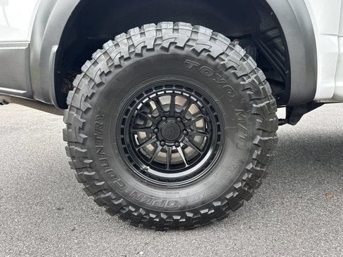 Used 2019 Ford F150 Raptor w/ Equipment Group 802A Luxury AWD/4WD image 17