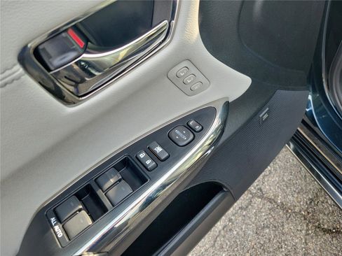 Used 2016 Toyota Avalon Limited w/ Toyota Safety Sense Package image 21