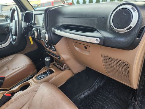 Used 2017 Jeep Wrangler Sahara image 29