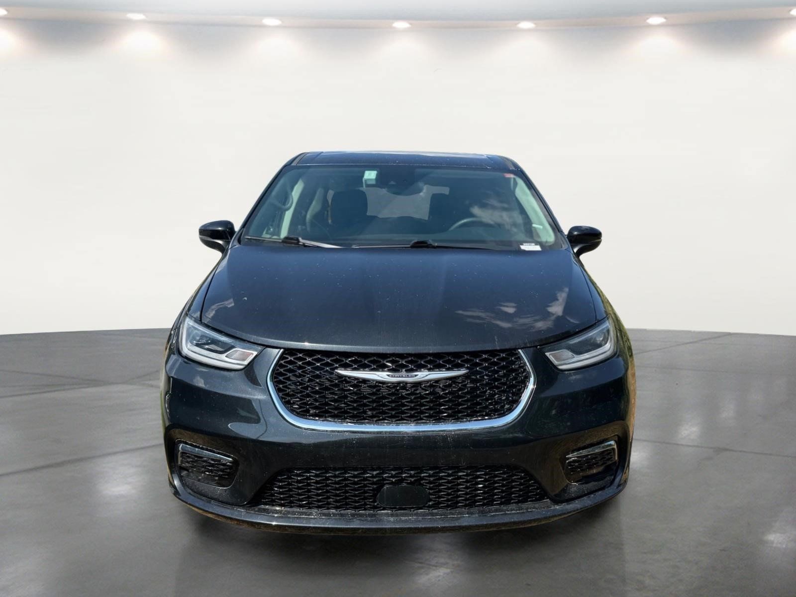 Used 2023 Chrysler Pacifica Touring-L FWD image 6