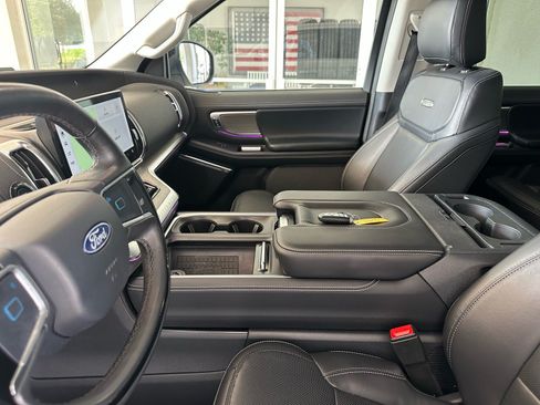 Used 2025 Ford Expedition Max Platinum AWD/4WD image 22
