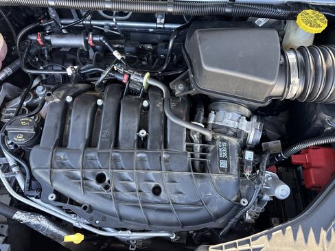 Used 2021 Chrysler Pacifica Touring-L w/ Premium & Safety Sphere Group image 35