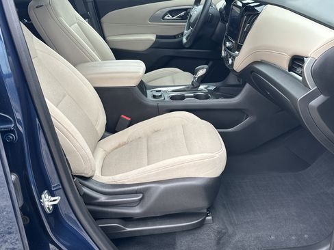 Used 2023 Chevrolet Traverse LT image 13