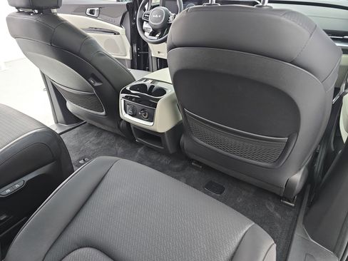 Used 2024 Kia Carnival SX Prestige image 11