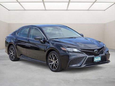 Used 2023 Toyota Camry SE FWD image 1