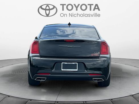 Used 2023 Chrysler 300 Touring w/ Sport Appearance Package RWD image 4