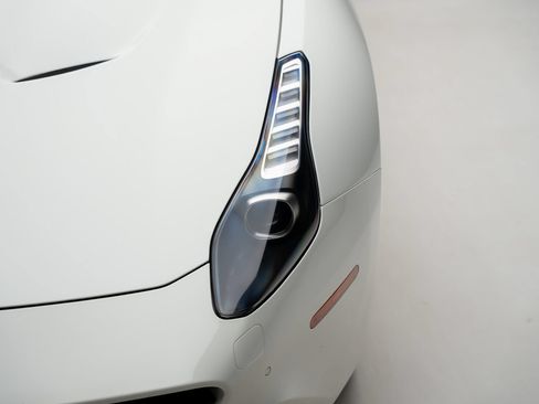 Used 2015 Ferrari California T RWD image 12