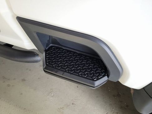 Used 2022 GMC Sierra 2500 AT4 image 29