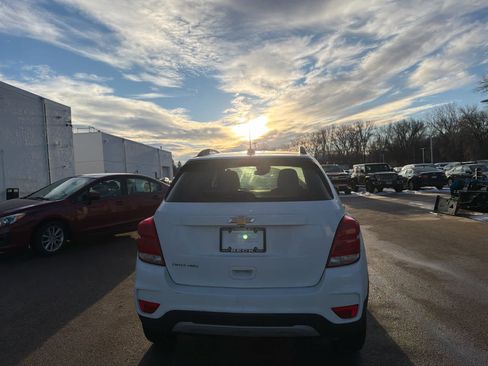 Used 2022 Chevrolet Trax LT w/ LT Convenience Package image 5