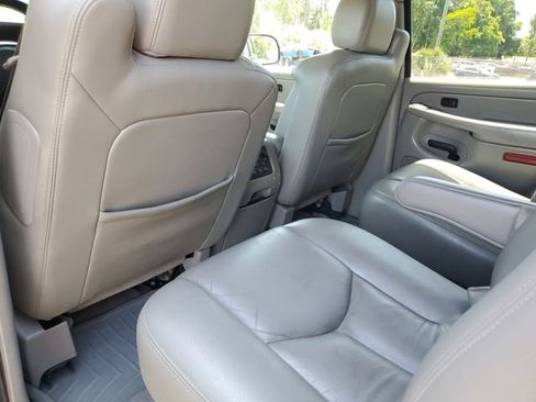 Used 2005 Chevrolet Tahoe Z71 w/ Preferred Equipment Group AWD/4WD image 12