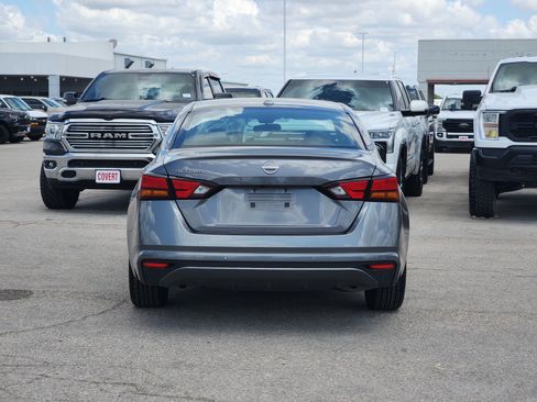 Used 2025 Nissan Altima 2.5 SV FWD image 6