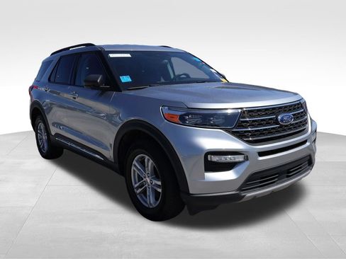 Used 2024 Ford Explorer XLT w/ Equipment Group 202A AWD/4WD image 13