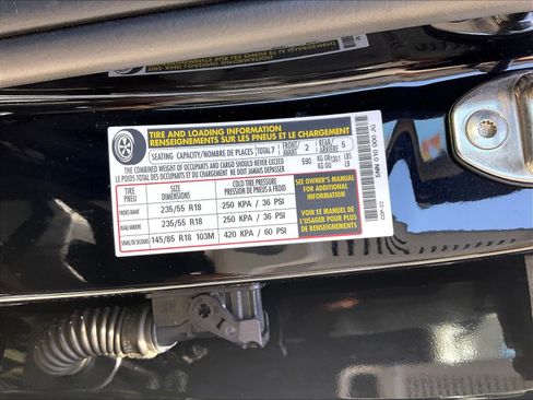 Certified 2023 Volkswagen Tiguan SE FWD image 33