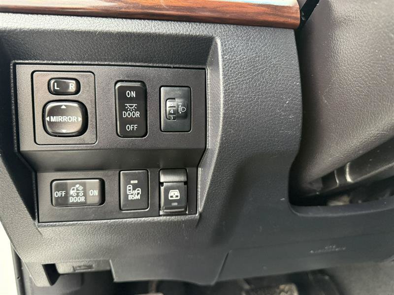 Used 2017 Toyota Tundra Limited w/ Limited Premium Package AWD/4WD image 31