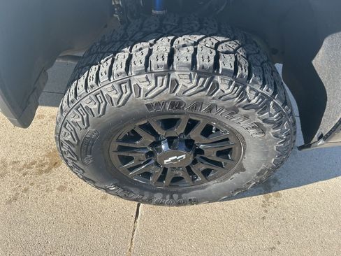 Used 2024 Chevrolet Silverado 2500 ZR2 w/ Technology Package image 24