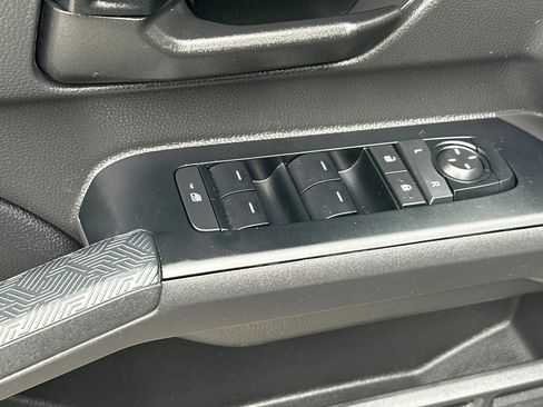 Used 2025 Toyota Tacoma SR5 AWD/4WD image 12