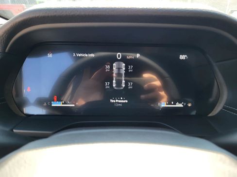 New 2025 Jeep Grand Cherokee Laredo image 17