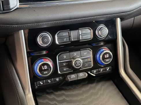 Used 2021 GMC Yukon Denali w/ Advanced Technology Package AWD/4WD image 19