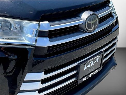 Used 2019 Toyota Highlander XLE AWD/4WD image 40