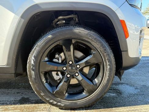 Used 2023 Jeep Grand Cherokee Altitude image 22