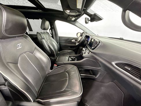 Used 2025 Chrysler Pacifica Limited FWD image 45