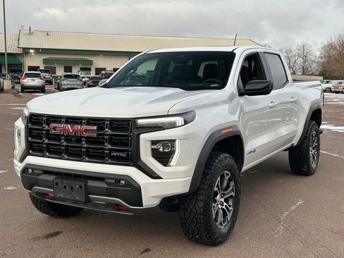 Used 2023 GMC Canyon AT4 image 4