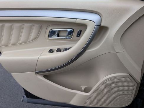 Used 2013 Ford Taurus SEL image 11