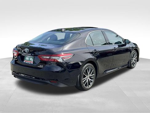 Used 2021 Toyota Camry XLE w/ Navigation Upgrade Package FWD image 5