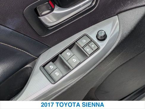 Used 2017 Toyota Sienna SE FWD image 13