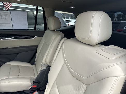 Used 2021 Cadillac XT6 Premium Luxury image 32