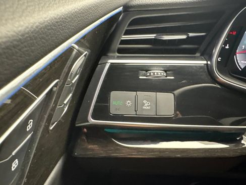 Certified 2025 Audi Q8 Premium Plus AWD/4WD image 38