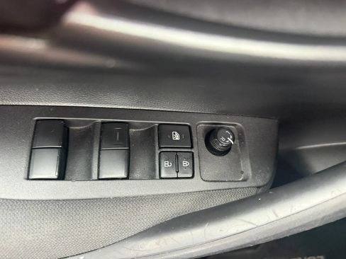 Used 2022 Toyota Corolla LE FWD image 21