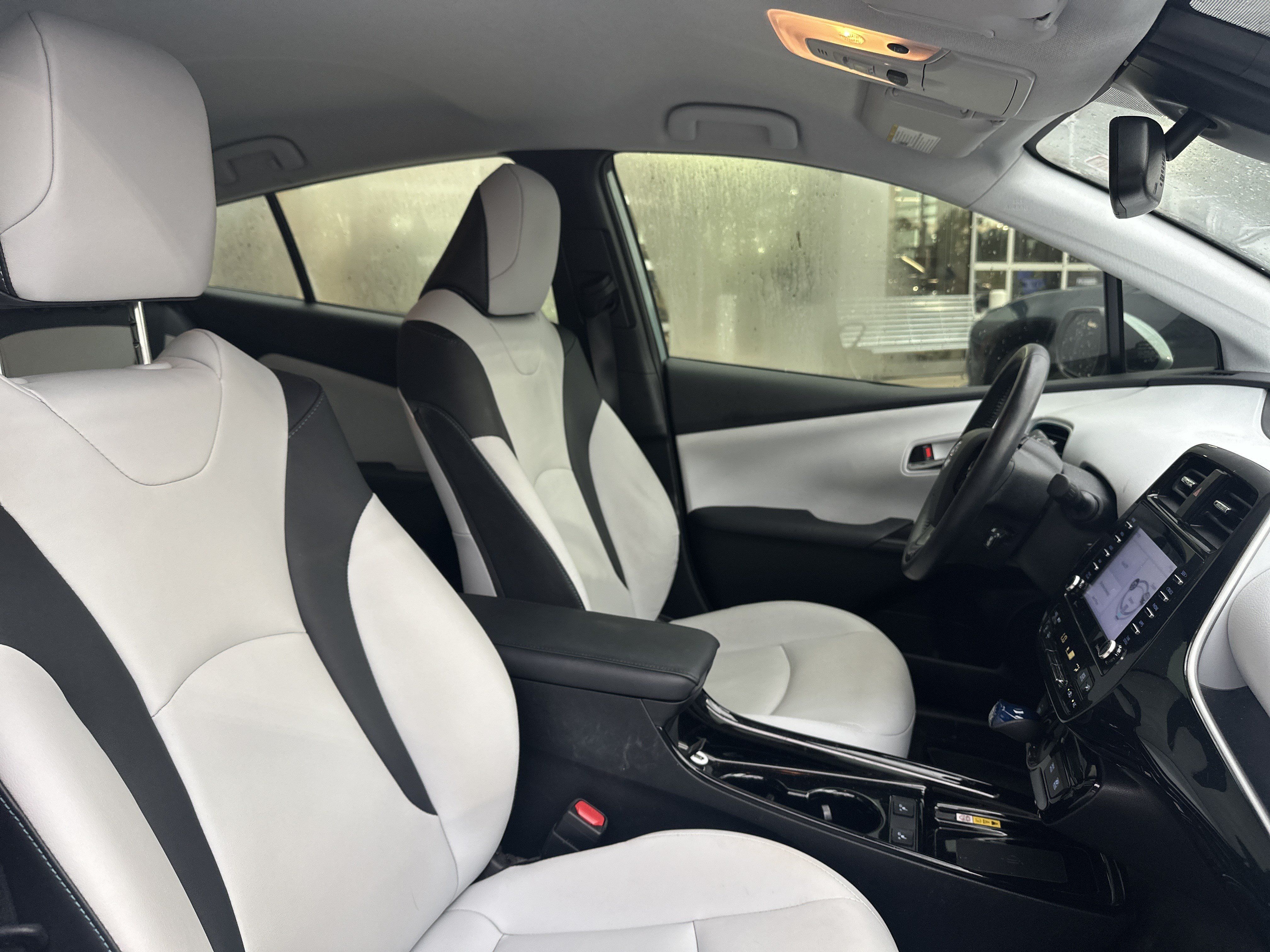 Used 2022 Toyota Prius XLE w/ Advanced Technology Package AWD/4WD image 28