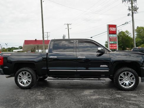 Used 2018 Chevrolet Silverado 1500 High Country AWD/4WD image 2