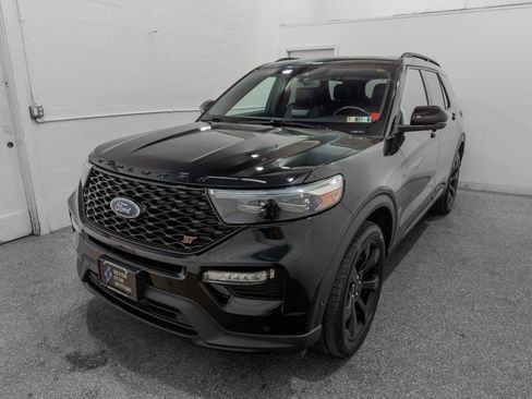 Used 2022 Ford Explorer ST w/ ST Street Pack image 4
