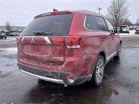 Used 2017 Mitsubishi Outlander SE image 11