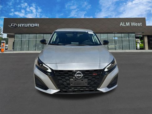 Used 2025 Nissan Altima 2.5 SR image 2