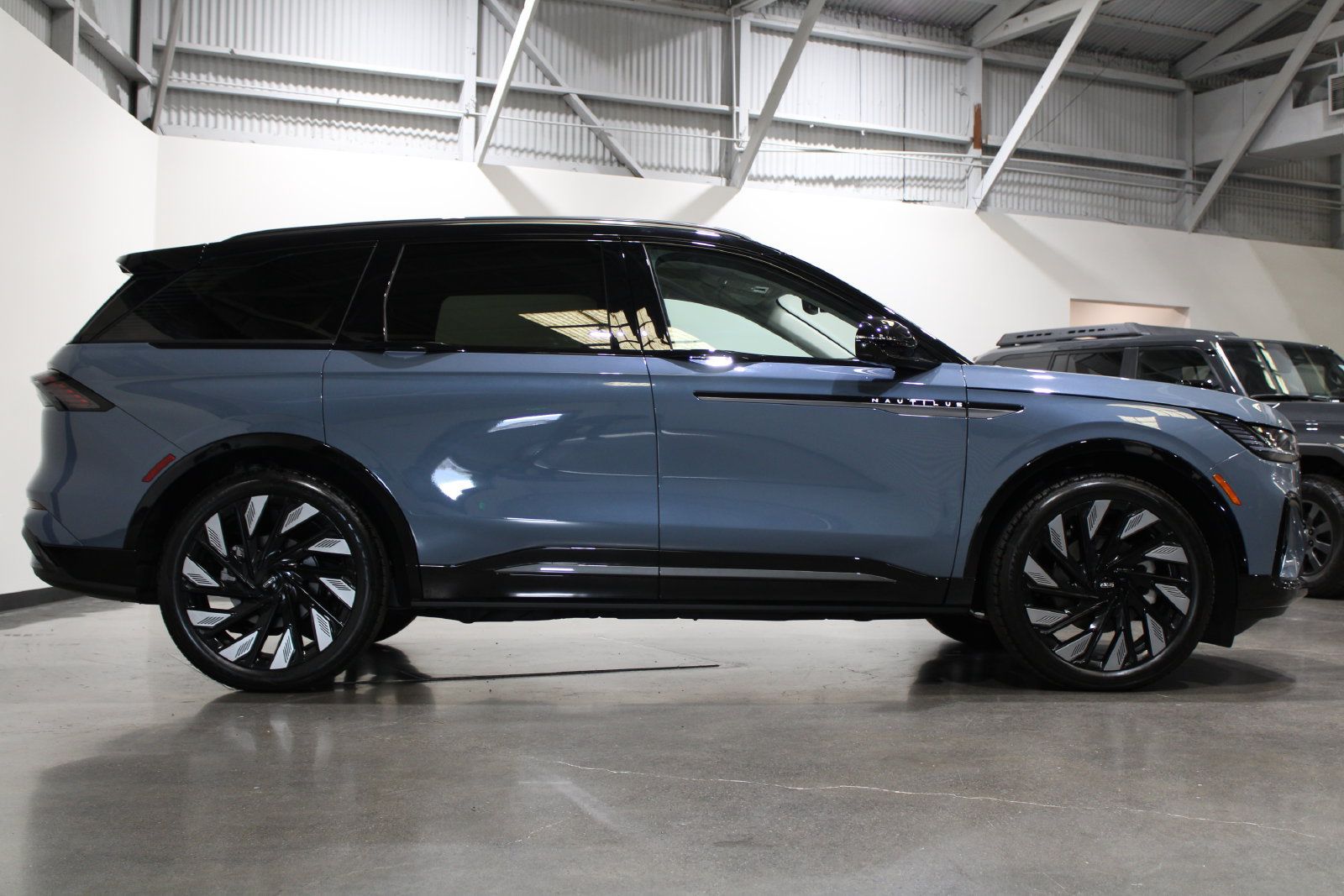 Used 2026 Lincoln Nautilus Reserve AWD/4WD image 5