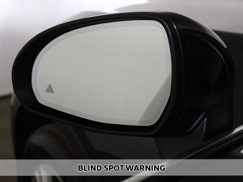Used 2025 Mercedes-Benz GLC 300 4MATIC image 8