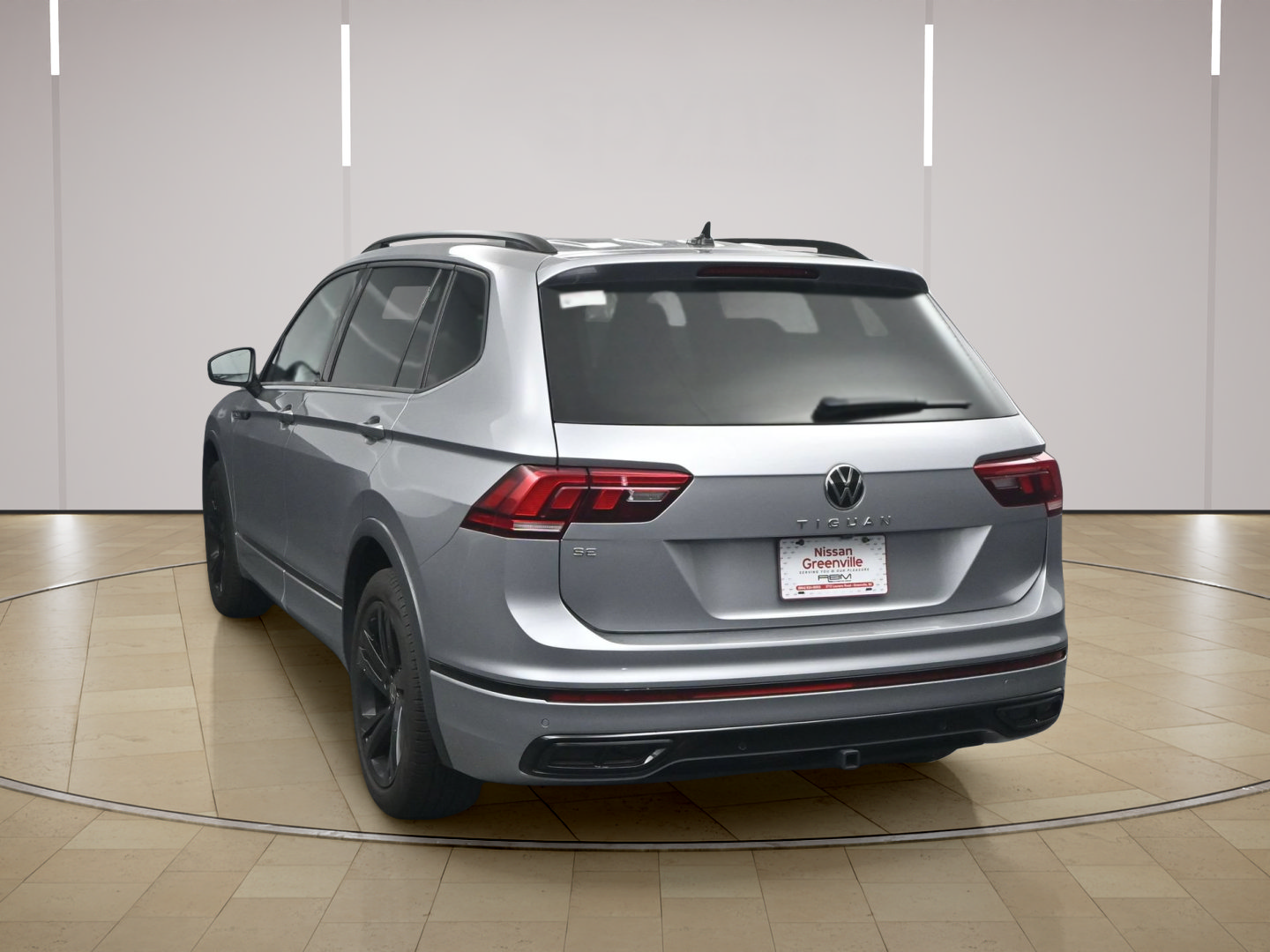 Used 2024 Volkswagen Tiguan SE R-Line FWD image 6